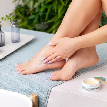 Maść barierowa z oliwą ozonowaną i ziołami Victoria Vynn Pharm Foot PREVENTIC SALVE 75ml