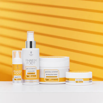 Rewitalizujący peeling z ekstraktem z miodu manuka i kamieniem wulkanicznym Victoria Vynn Pharm Foot reNEWAL SCRAPER 200g