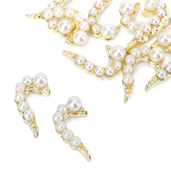 Serce 3D do zdobienia paznokci Molly Nails white pearl 10 szt