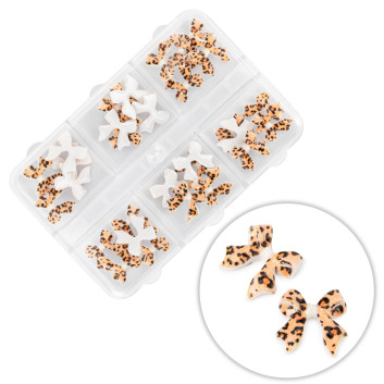 Kasetka z ozdobami Molly Nails kokardki 3D panterka 45 szt