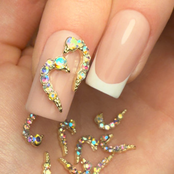 Ozdoby do paznokci serce 3D Molly Nails 3D A/B diamond 10 szt
