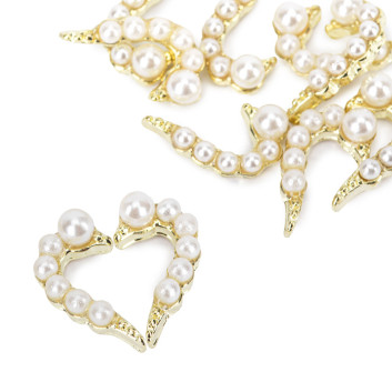 Ozdoby do paznokci serce 3D Molly Nails white pearl 10 szt