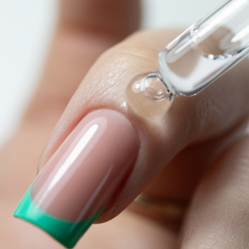 Oliwka perfumowana do paznokci Timeless Molly Nails Nail & Cuticle Oil 10 ml