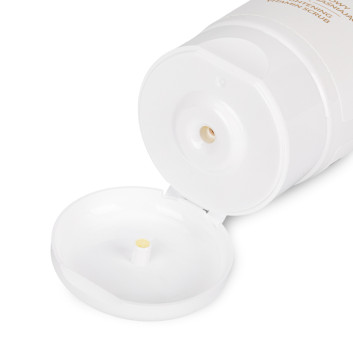 Witaminowy peeling rozjaśniający Farmona Vitamin C elixir shot 5% 200 ml