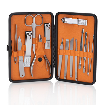 Set de 15 accesorios de belleza para manicura, pedicura y tratamientos faciales en un estuche negro y marrón - CC045