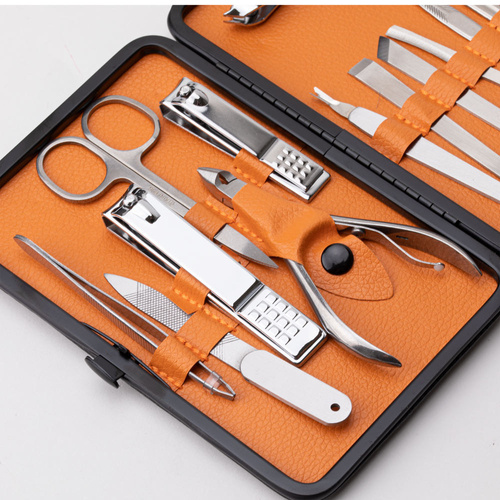 Set di 15 accessori per la cura della bellezza, per manicure, pedicure e trattamenti viso, in astuccio nero e marrone - CC045