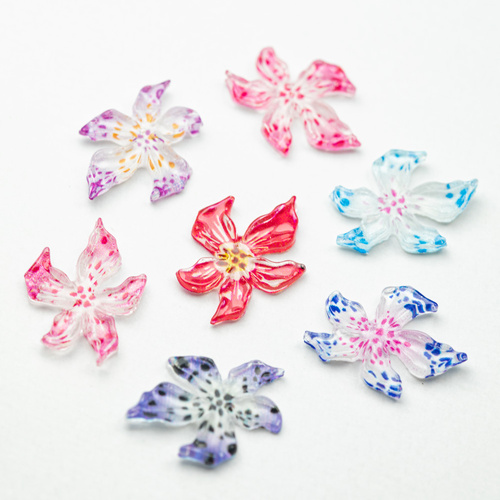 Kasetka z ozdobami akrylowe kwiatki 3D Molly Nails mix kolorów 60 sztuk