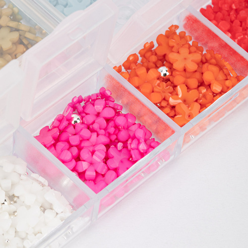 Kasetka z ozdobami akrylowe kwiatki Molly Nails mix kolorów Nr 2 ok. 300 sztuk