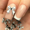 Ozdoby do paznokci kokardki 3D MollyNails biało czarne 30 szt