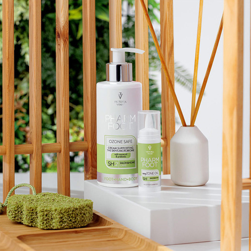 Huile concentrée régénérante et apaisante à 75 % d'huile d'olive extra vierge et de sang-de-dragon Victoria Vynn Pharm Foot oxyZONE OIL 15 ml