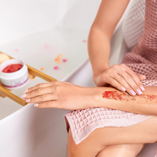 Zmiękczający peeling solno-cukrowy z mocznikiem i ekstraktem z jagód goji Victoria Vynn Pharm Foot DERMA SCRAPER 200g