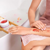 Zmiękczający peeling solno-cukrowy z mocznikiem i ekstraktem z jagód goji Victoria Vynn Pharm Foot DERMA SCRAPER 200g