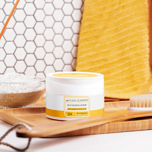 Rewitalizujący peeling z ekstraktem z miodu manuka i kamieniem wulkanicznym Victoria Vynn Pharm Foot reNEWAL SCRAPER 200g